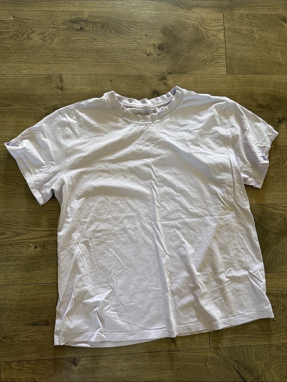 Women’s Lululemon lavender crew neck t-shirt